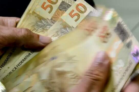 Quase 50 milhões de pessoas ainda têm dinheiro esquecido em bancos