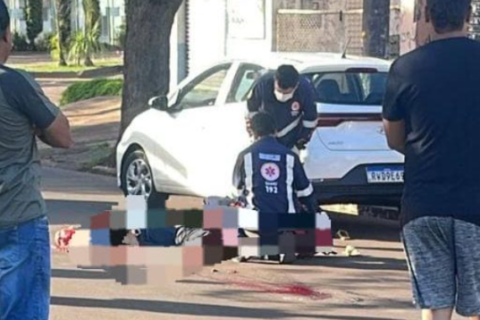 Mãe e filho morrem em grave acidente entre moto e caminhão