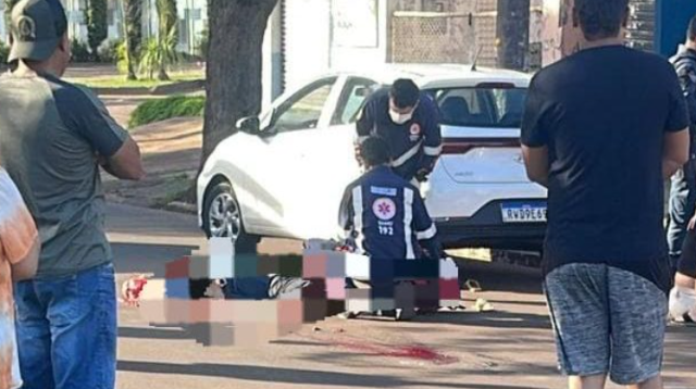 Mãe e filho morrem em grave acidente entre moto e caminhão