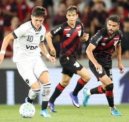 Athletico goleia Botafogo por 4 a 1 e amplia crise no Brasileirão