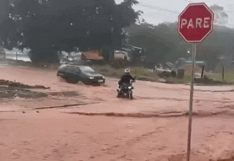 Em menos de 30 minutos, chuva alaga ruas no Jardim Noroeste e Panorama