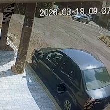 Conversão em contramão termina com carro da Santa Casa capotado