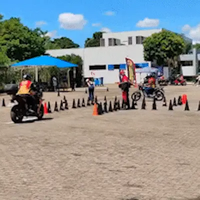Mulheres fazem curso de pilotagem para ter mais prática e segurança no dia a dia