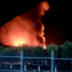 Incêndio atinge fábrica de brinquedos e embalagens no interior