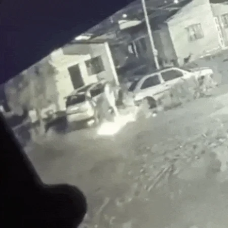 Dupla incendeia carro, volta depois e atira para o alto na Vila Nasser