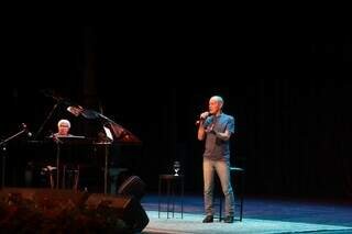 Prima distante fez arte e árvore genealógica para dar a Ney Matogrosso Prima distante fez arte e árvore genealógica para dar a Ney Matogrosso