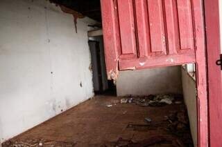 Grupo LGBT+ ocupa casa na Esplanada e cobra abrigo prometido