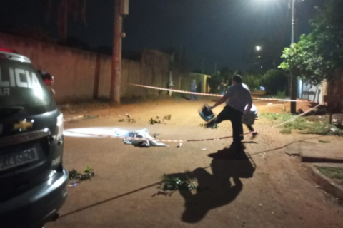 Homem é assassinado a facadas em conveniência no Jardim Noroeste