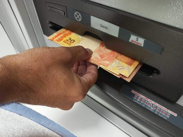 Servidores estaduais recebem salário na próxima quarta-feira