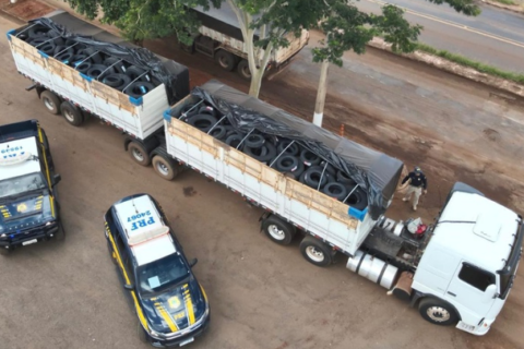 Carreta carregada com pneus contrabandeados é apreendida na BR-163