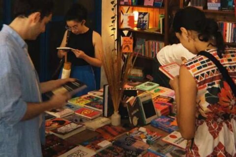 Apoio coletivo arrecada R$ 34 mil e "salva" livraria autônoma