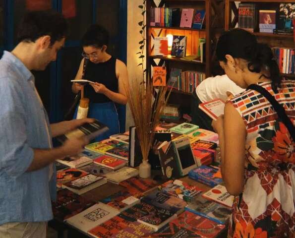 Apoio coletivo arrecada R$ 34 mil e "salva" livraria autônoma