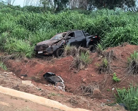 Motorista capota caminhonete roubada na MS-276 e acaba preso
