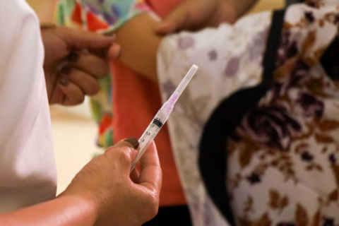 Mutirão da saúde vai a shopping para vacinar grupos prioritários