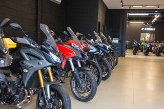 Referência em motos esportivas, FF Superbike reinaugura loja com festa