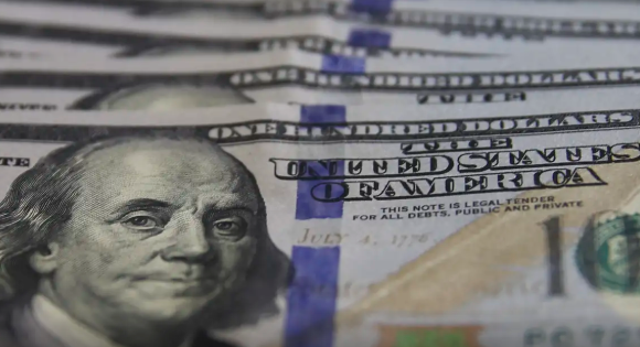 Dólar fecha em R$ 5,32 com tensão no Irã e avança ao maior valor desde janeiro