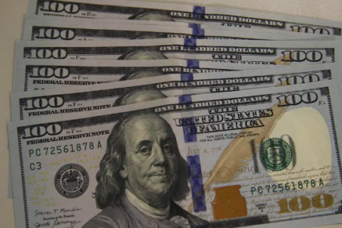 Dólar comercial cai a R$ 5,21 após tensão entre EUA e Irã