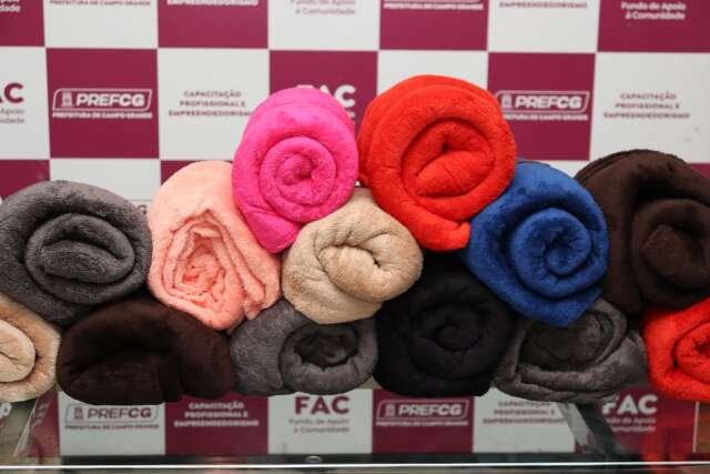 Com apelo para "desapego", campanha quer arrecadar 50 mil peças de frio