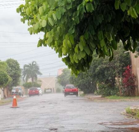 Chuvas ganham força e acumulam mais de 100 mm em 12 horas em MS