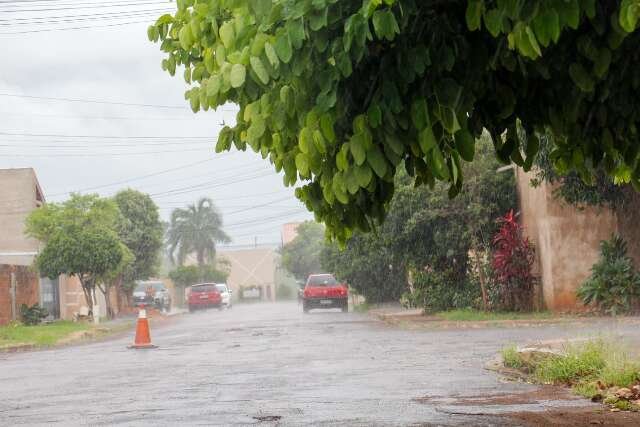 Chuvas ganham força e acumulam mais de 100 mm em 12 horas em MS