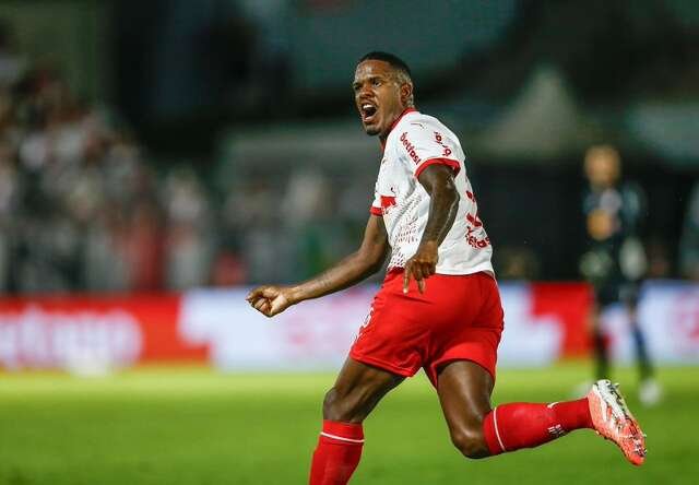 Zagueiro que atacou árbitra de MS com fala machista é suspenso por 12 jogos