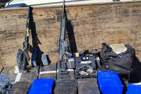 Caminhão com quase 3 toneladas de maconha e armas é interceptado na BR-163