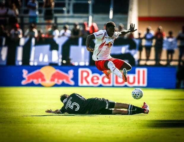 Botafogo vence Bragantino com pênalti polêmico e deixa Z4 no Brasileirão