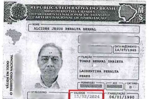 Todo errado: há dois anos, Bernal dirige sem CNH