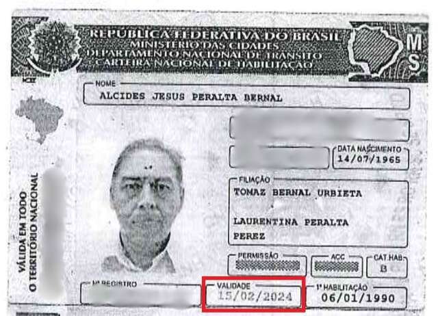 Todo errado: há dois anos, Bernal dirige sem CNH