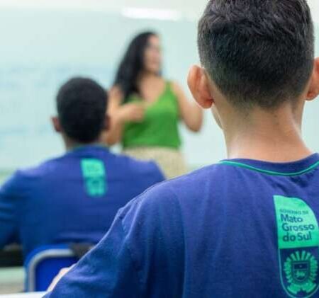 Governo abre seleção para assistente educacional com salário de R$ 2,4 mil