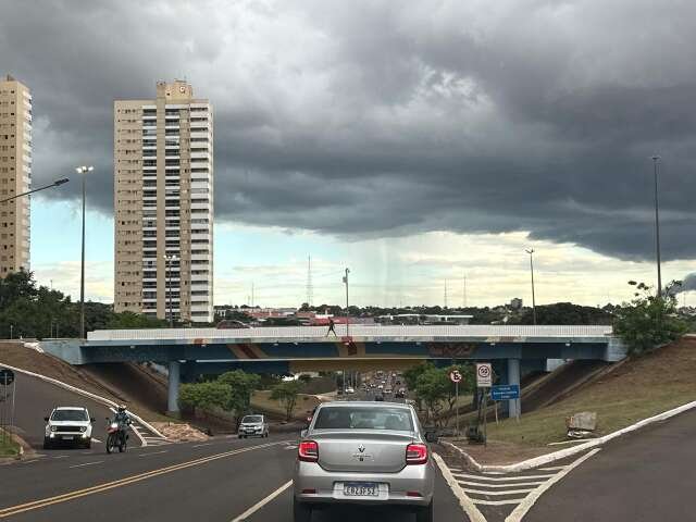 Fim de semana será de tempo abafado e chuva irregular em MS