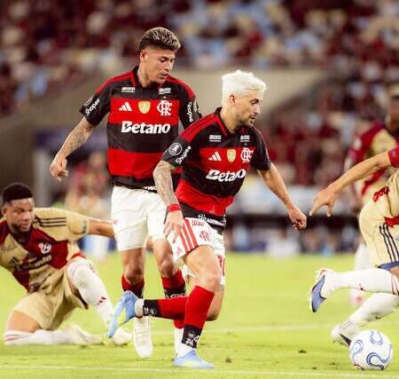 Flamengo goleia Medellín, assume liderança e mantém base decisiva