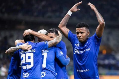 Cruzeiro vence o Grêmio e deixa zona de rebaixamento do Brasileirão