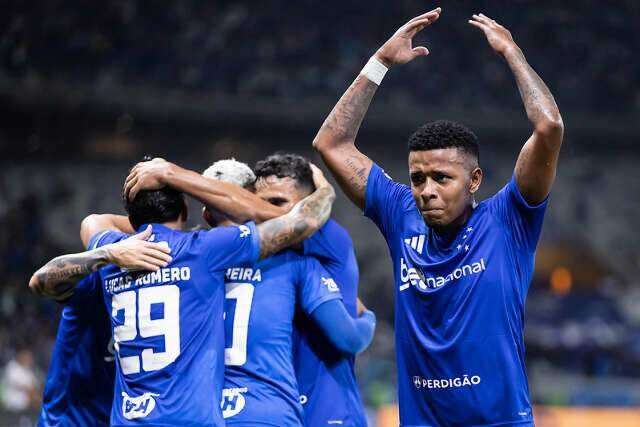 Cruzeiro vence o Grêmio e deixa zona de rebaixamento do Brasileirão