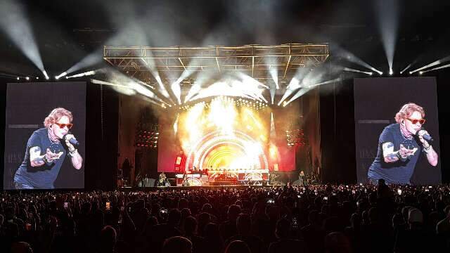 Mesmo após perrengues, fãs dizem que show do Guns valeu a pena