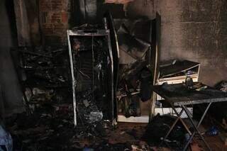 Por causa de um "não", homem queimou tudo que professora tinha