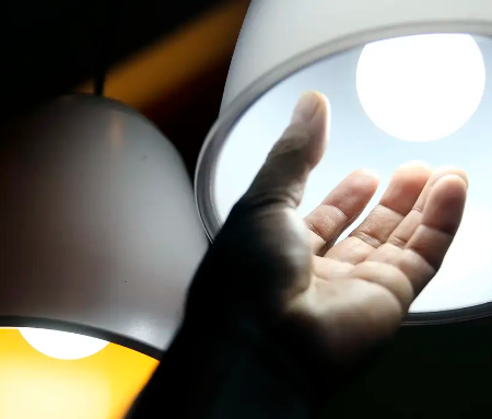 Agência elétrica adia decisão sobre reajuste de 12,11% na conta de luz