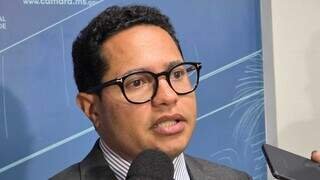 Sessão na Câmara começa com tentativa de virar voto e gritos contra privatização