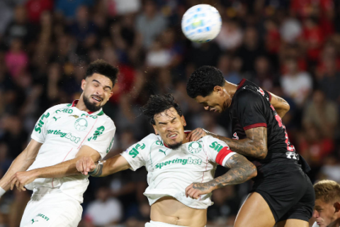 Líder Palmeiras vence, e Athletico garante virada no fim