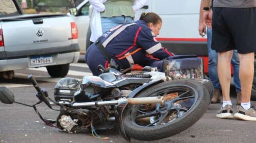 Colisão entre motos deixa 2 feridos em cruzamento no Centro