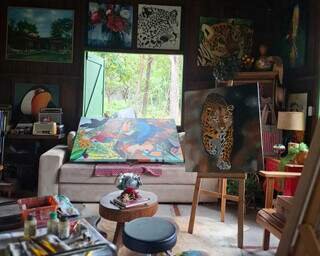 Perto da aposentadoria, Mônica descobriu talento pintando onças