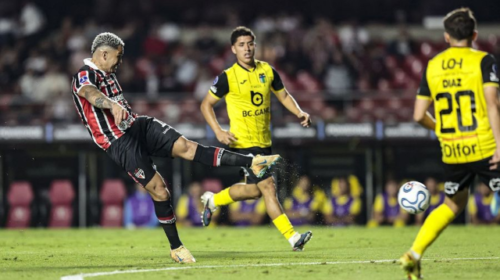 São Paulo bate O’Higgins e Grêmio supera Riestra com um a menos