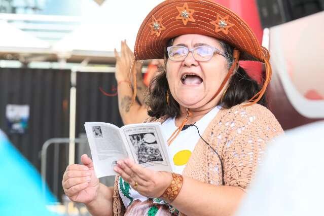 Aurineide viajou 3 mil km para ver “Padim Ciço” e terá homenagem