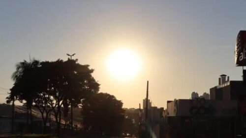 Sol predomina e calor ganha força neste domingo, com baixa umidade do ar