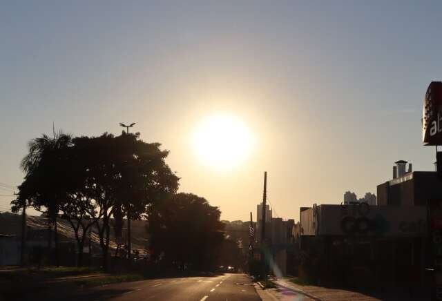 Sol predomina e calor ganha força neste domingo, com baixa umidade do ar