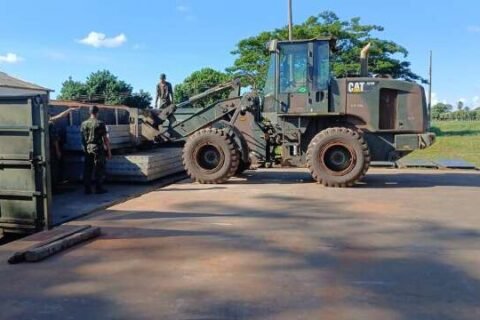 Exército envia novo comboio para montar ponte provisória sobre o Rio do Peixe