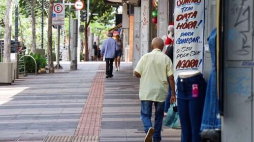Vai sair às compras? Feriado fecha comércio e muda funcionamento na Capital