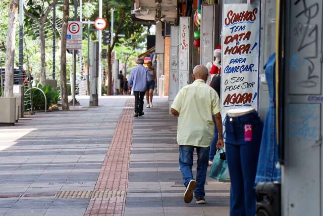 Vai sair às compras? Feriado fecha comércio e muda funcionamento na Capital