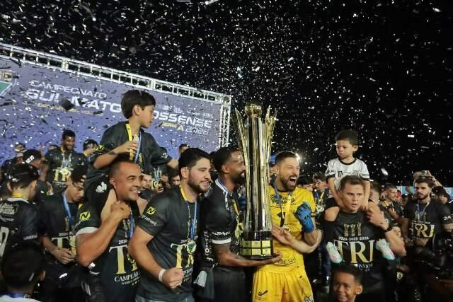 Após vitória na final, Operário celebra tri e projeta estreia na Série D