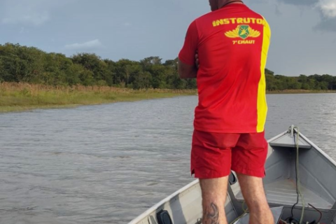 Bombeiros buscam jovem de 25 anos que desapareceu no Rio Correntes